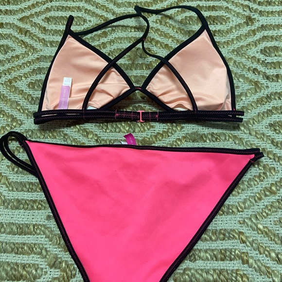 Victoria’s Secret bikini set! - Picture 3 of 3